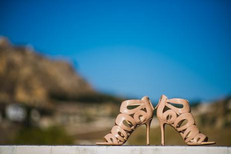 Romantic fall wedding in Skyros | Vicky & George nude-wedding-shoes