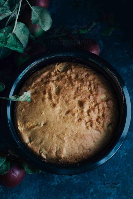 Eggless apple upside down cake | eggless apple cake