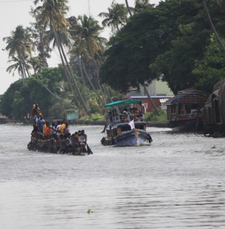 DAILY PHOTOS: Boats on the Backwaters
