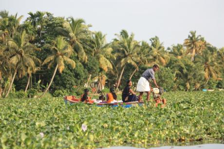 DAILY PHOTOS: Boats on the Backwaters