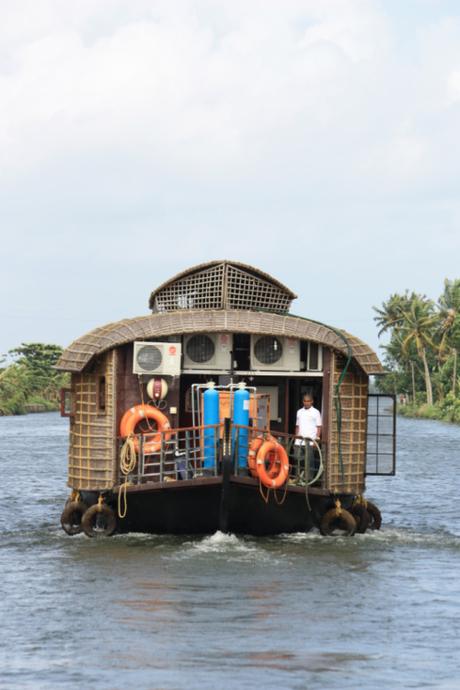 DAILY PHOTOS: Boats on the Backwaters