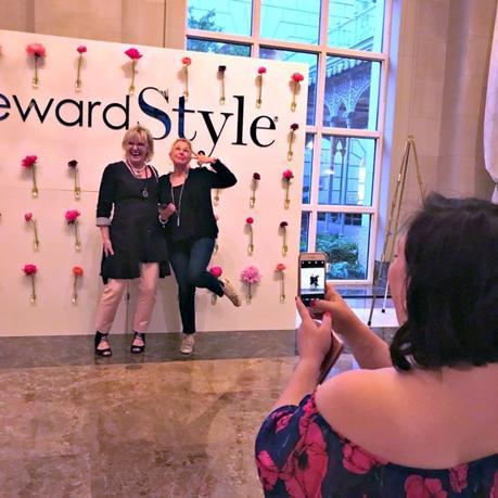 silly poses at rewardStyle conference