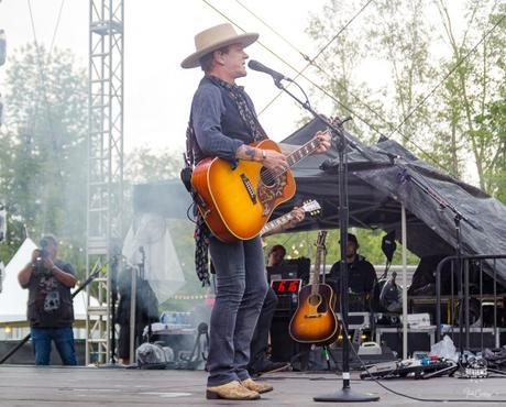 Can’t Stay Away: Kiefer Sutherland at Boots & Hearts 2017