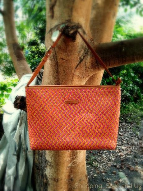 Kadam-Haat handbag made of pati-bet. This bag is made of artisans of West Bengal.The women empowered by Swapna Chaudhary who took an initiative.
