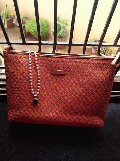 A handmade pati-bet bag that doesn't only look stylish but is also cruelty free and empowering women of West Bengal.