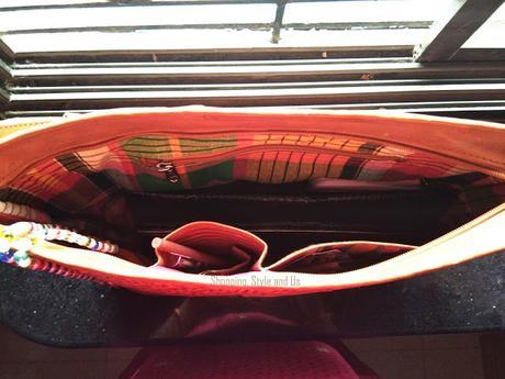 The inside of Kadam-Haat Pati-Bet Handbag which is not only stylish but also spacious enough for them who need extra room in thei bags.