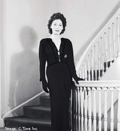 Hattie Carnegie Evening Dress 1937 - Photo by Alfred Eisenstaedt Hattie Carnegie 1937