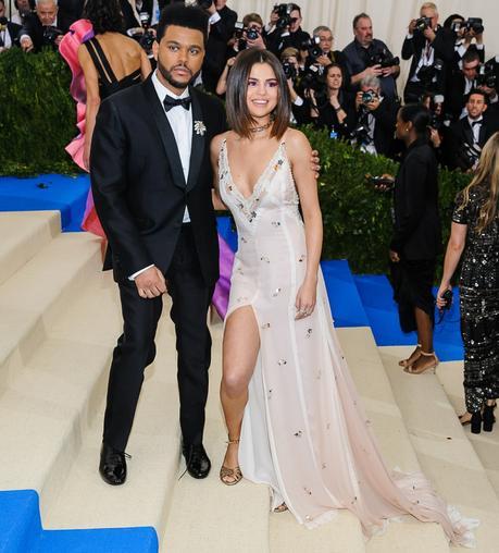 Star: Selena Gomez begged The Weeknd to stay with her after he cheated