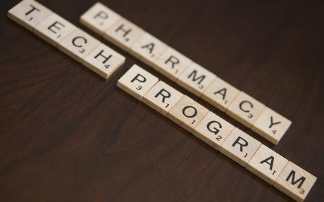 Seeking New Career Options?  Consider Being A Pharmacy Tech