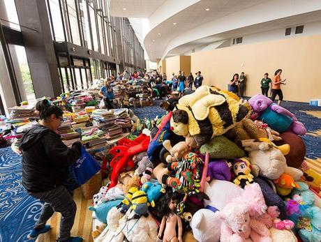 Joel Osteen’s Lakewood Church Open For Harvey Victims And Giving Out Clothes & Toys