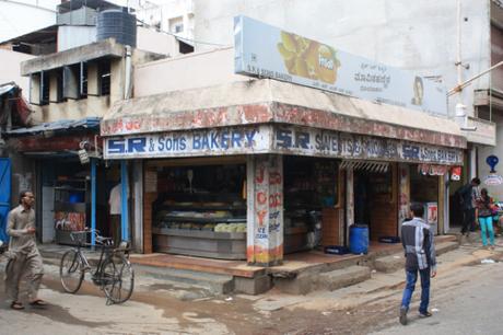 DAILY PHOTO: Scenes from Commercial Street / Russell Market