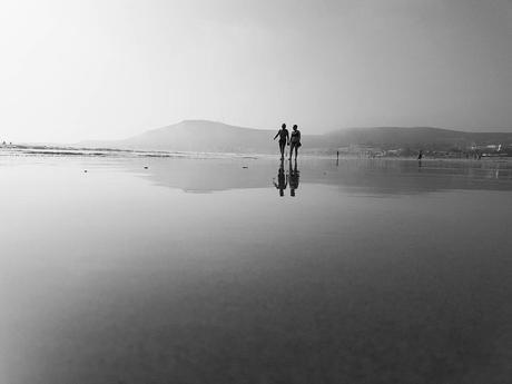 hand in hand #benheinephotography #beach #plage #maroc #morocco #sea #mer #ocean #agadir #couple #love #nofilter #sand #landscape #paysage #escapade #walk #music #musique #nature #beauty #silhouette #love #lover