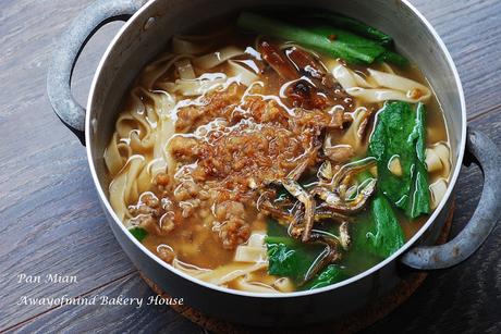 Pan Mian 板麺 (Hakka Flat Noodle Soup)