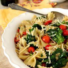 Pasta with Fresh Spinach, Tomatoes and Roasted Garlic