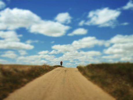The lonely traveller, Le voyageur solitaire, #benheinephotography #pilgrim #travel #traveller #santiagodecompostela #photography #sky #landscape #clouds #ciel #music #nuage #pilgrimage #walk #marche #nature