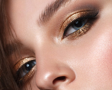 Put On That Bold Strokes That Will Enhance The Beauty Of Your Eyes!