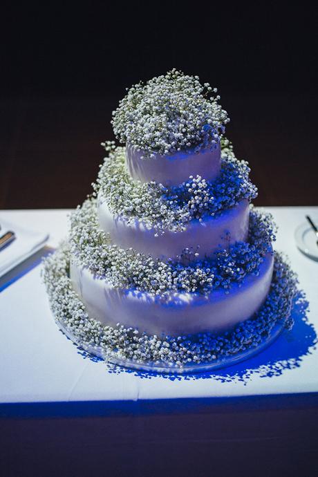 wedding-cake-baby-breath