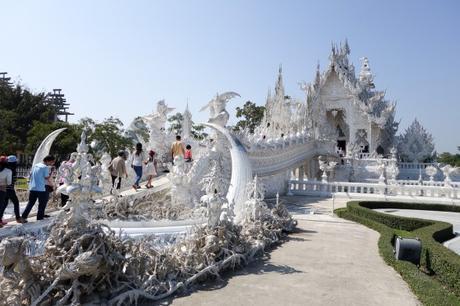 the-white-temple-wat-rong-khun-in-chiang-rai-03.jpg