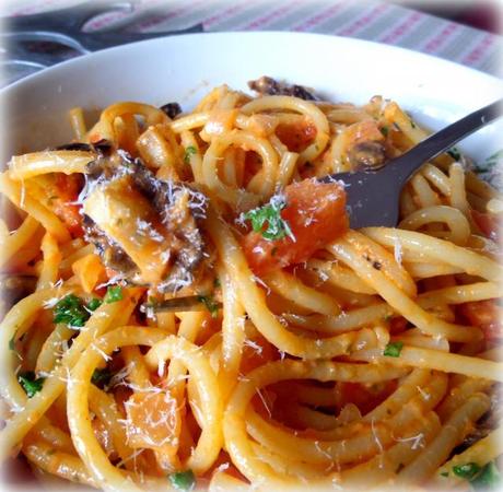 Fresh Tomato, Garlic and Olive Oil Pasta