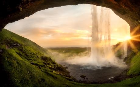 10 Reasons why a visit to Iceland should be on your Bucket List!