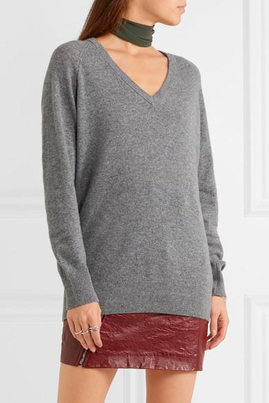 Grey cashmere v-neck sweater from Equipment. Details at une femme d'un certain age.