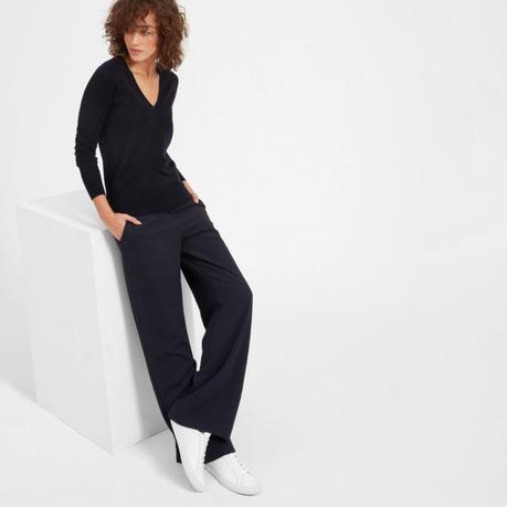navy v-neck sweater from Everlane. Details at une femme d'un certain age.