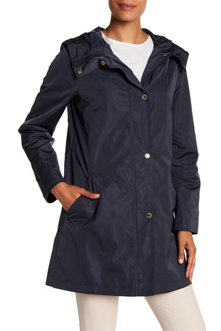 Packable raincoat in Navy from Ellen Tracy. Details at une femme d'un certain age.
