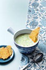 Creamy low-carb broccoli and leek soup