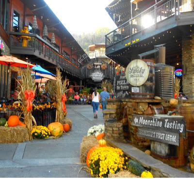 Enjoy Tastings And Free Concerts At Ole Smoky Moonshine Distillery