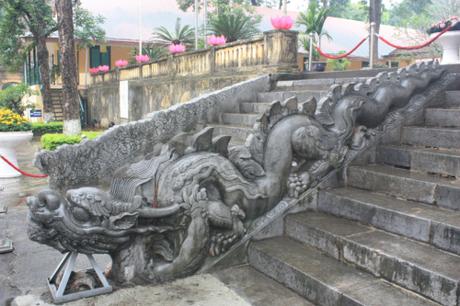 DAILY PHOTO: Mythical Beasties of Hanoi Staircases