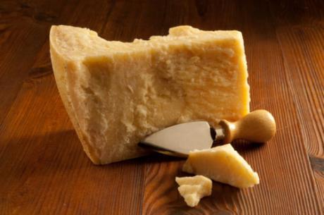 Perché mangiare il grana Padano. Why should you eat grana padano?°