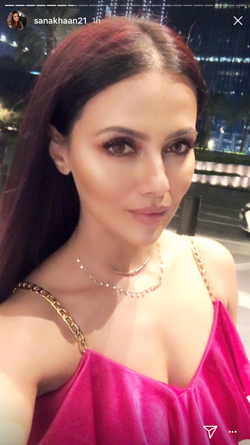 Sana Khan in Delicate Layered Gold Necklace
