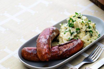 Sausage with creamed green cabbage