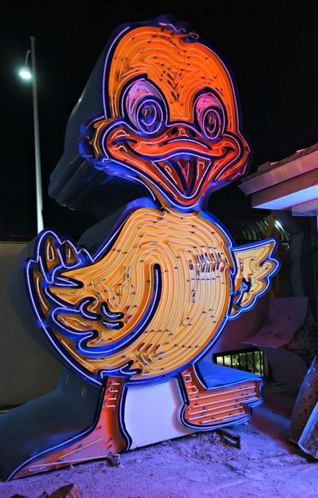 neon duck sign at Las Vegas Neon Museum. Details at une femme d'un certain age.