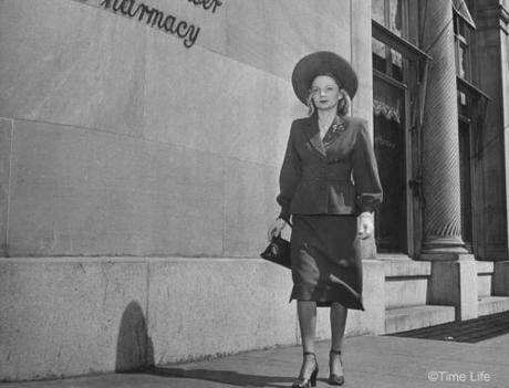 1940s-Fashion---Short-vs-Long-Skirts 1940s-Fashion---Short-vs-Long-Skirts