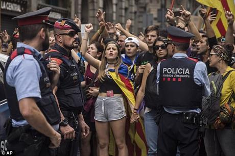 Will Catalan President Carles Puigdemont announce independence ! - delays speech !!