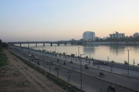 DAILY PHOTO: Ahmedabad’s Sabarmati Riverfront by Night & Day