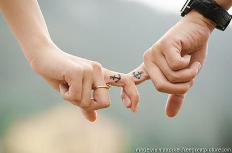 Love-People-Couple-Fingers