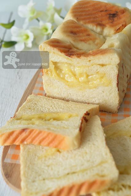 BreadTalk cheesy earthquake bread