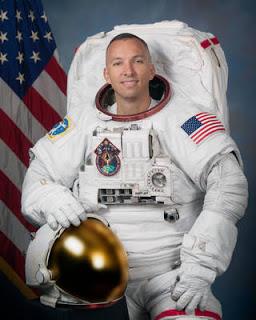 NASA astronaut Randy Bresnik ~ fidget spinner on space !!