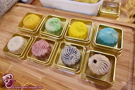 Get Your Mooncakes At Compass One This Mid-Autumn Festival Get Your Mooncakes At Compass One This Mid-Autumn Festival