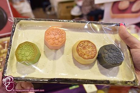 Get Your Mooncakes At Compass One This Mid-Autumn Festival Get Your Mooncakes At Compass One This Mid-Autumn Festival