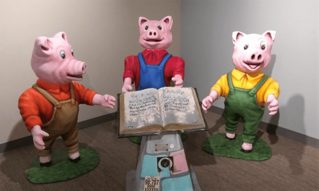 Three little pigs vignette in the erstwhile Fairyland