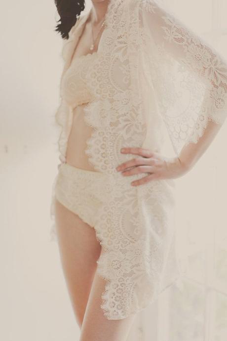 Queen-Scalloped-Lined-Bridal-lace-&-silk-robe