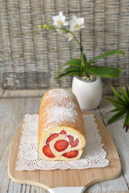 strawberry chiffon Swiss roll