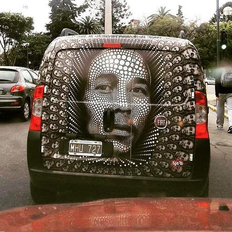 My circle portrait of Bob Marley on a car in South America... People are crazy :) #benheineart #circle #bobmarley #digitalcirclism #southamerica #ameriquedusud #portrait #art #car #voiture #face #circlism