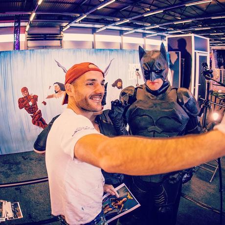 Selfie with Batman :) #justiceleague #painting #peinture #film #movie #art #warnerbros #project #actor #character #superhero #liveperformance #cyborg #aquaman #superman #flash #wonderwoman #batman #music #drawing #dessin #music #cinema #ugc #kinepolis ...