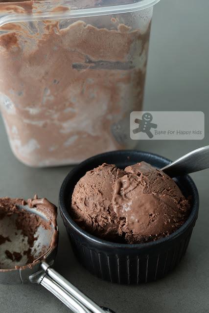 easy no churn 3-ingredients chocolate ice cream