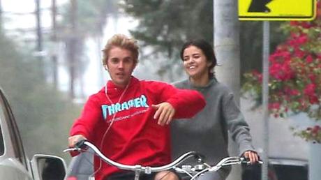 Selena Gomez & Justin Bieber Seem Pretty Happy Together