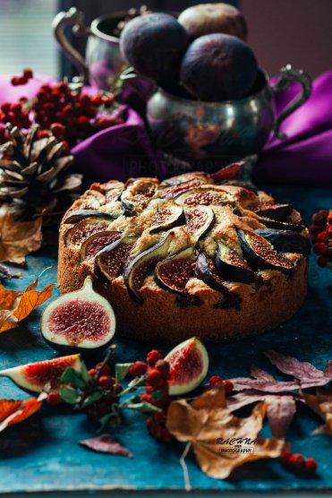 Figs and almond cake recipe | Fig upside down cake